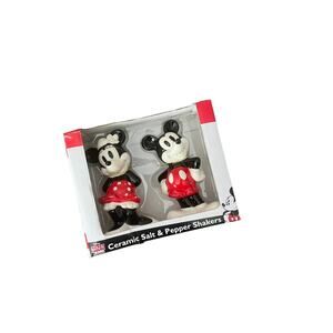 Disney mickey and Minnie new salt and pepper shakers